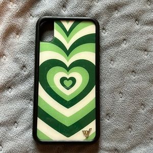 green heart iphone XR case